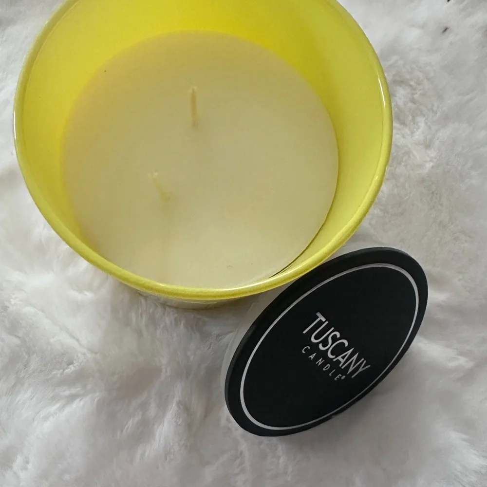 Tuscany Candle Iced Lemon & Coconut